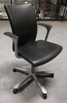 Konferansestol på hjul i sort skinn / grått fra HÅG, H04 Comm med armlene, pent brukt