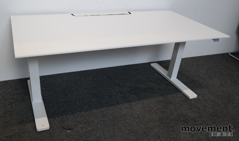 Solgt!Skrivebord med elektrisk hevsenk i - 1 / 4
