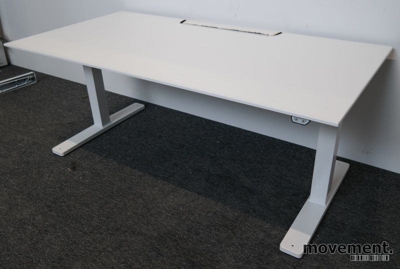 Solgt!Skrivebord med elektrisk hevsenk i - 2 / 4