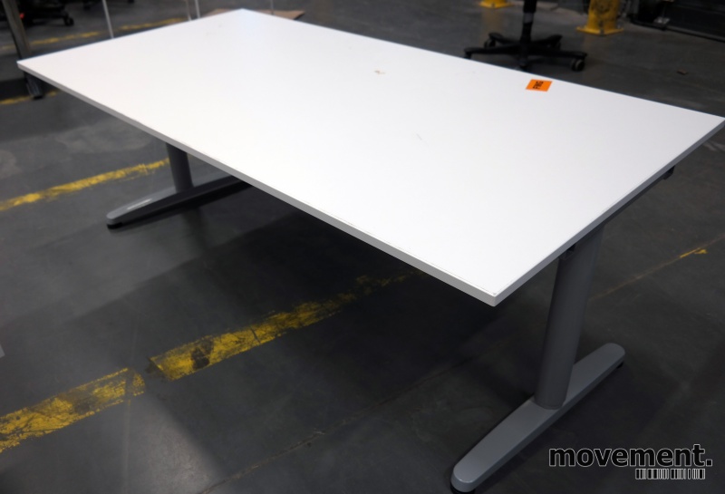 Solgt!IKEA Galant skrivebord i hvitt, - 1 / 2