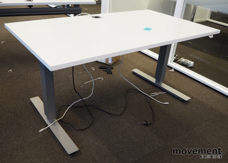 Solgt!Skrivebord med elektrisk hevsenk i - 1 / 3