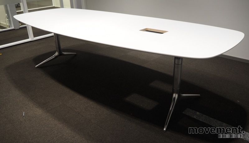 Solgt!Møtebord i hvitt / polert aluminium - 1 / 3