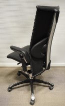 HÅG H09 Excellence 9320 kontorstol i sort skinn og krom, pent brukt