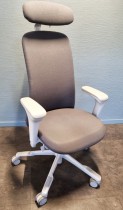 HÅG Sofi 7320 kontorstol i grått stoff, høy rygg, armlene og nakkepute, pent brukt