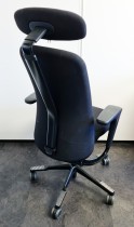 HÅG Sofi 7310 kontorstol i sort stoff, høy rygg, armlene og nakkepute, pent brukt