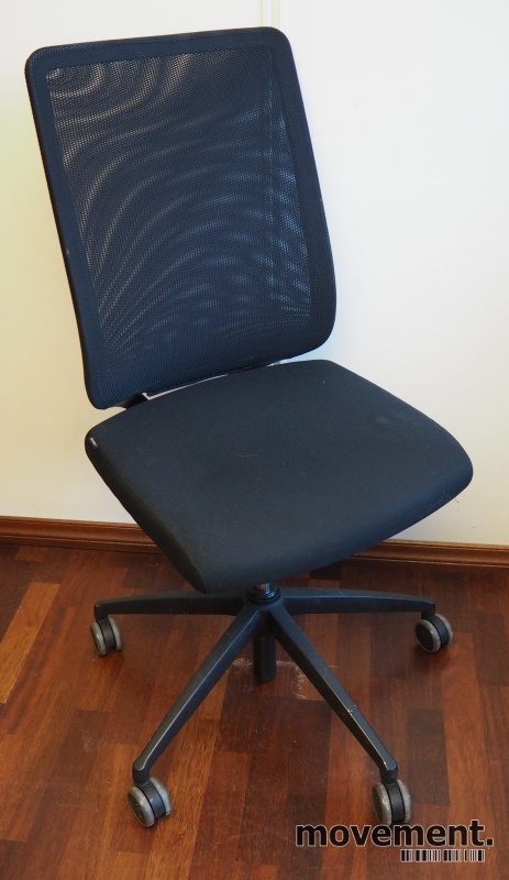 Solgt!Kontorstol i sort stoff / sort mesh - 1 / 2