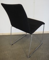 Konferansestol / stablestol i sort stoff / krom fra Brunner, modell Fina med meieben, pent brukt