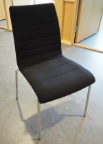 Konferansestol / stablestol i sort stoff / krom fra Brunner, modell Fina med 4 ben, pent brukt
