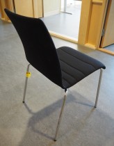 Konferansestol / stablestol i sort stoff / krom fra Brunner, modell Fina med 4 ben, pent brukt