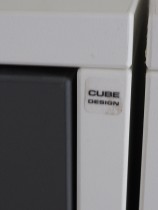 Cube skap i hvitt med grå dør, 3 høyder, bredde 80cm, høyde 127cm, pent brukt
