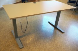 Skrivebord med elektrisk hevsenk i lys grå fra EFG, modell Rise, 160x80cm, pent brukt 2019-modell