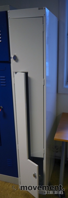 Solgt!Garderobeskap i stål med Z-dører i - 1 / 2