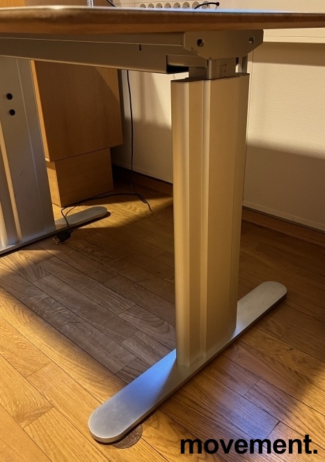 Solgt!Skrivebord i lyst grått / aluminium - 2 / 3
