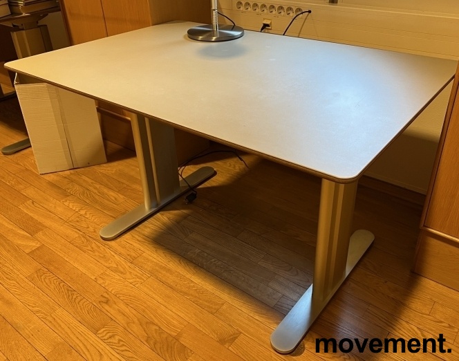 Solgt!Skrivebord i lyst grått / aluminium - 1 / 3