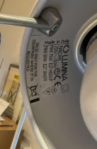 Skrivebordslampe i aluminium fra Lumina, modell Naomi, med bordfot, E27, pent brukt