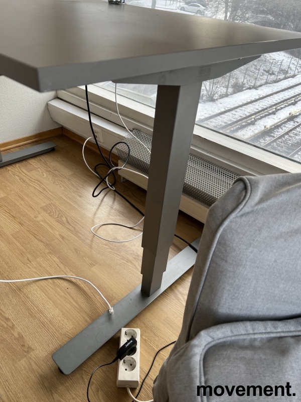 Solgt!Skrivebord med elektrisk hevsenk i - 2 / 3