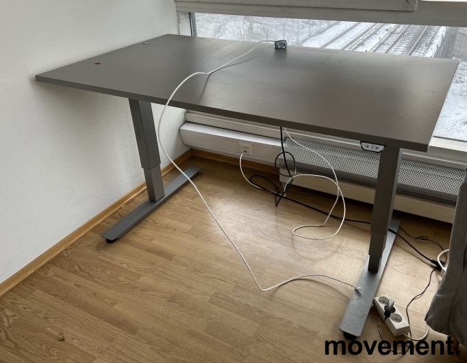 Solgt!Skrivebord med elektrisk hevsenk i - 1 / 3