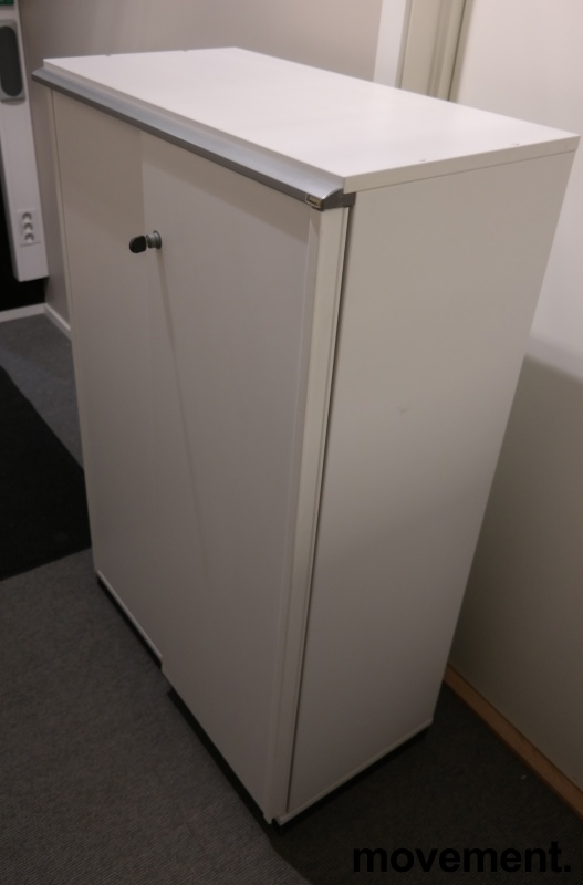 Solgt!Kinnarps E-serie skap med - 1 / 3