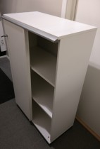 Kinnarps E-serie skap med skyvedører i hvitt, 3 permhøyder, bredde 80cm, høyde 125cm, pent brukt