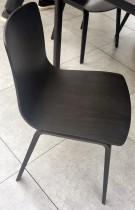Lekker konferansestol fra Arper, modell Aava, Sort sete, sorte ben, Design: Kotilainen, pent brukt