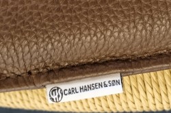 Y-stolen / CH24 fra Carl Hansen & Søn, Design: Wegner, såpet eik med pute i brunt skinn, pent brukt