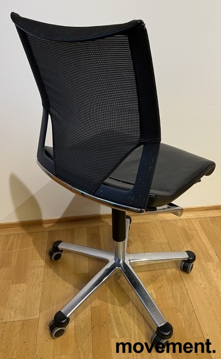 Solgt!Kontorstol i sort skinn / sort mesh - 2 / 2