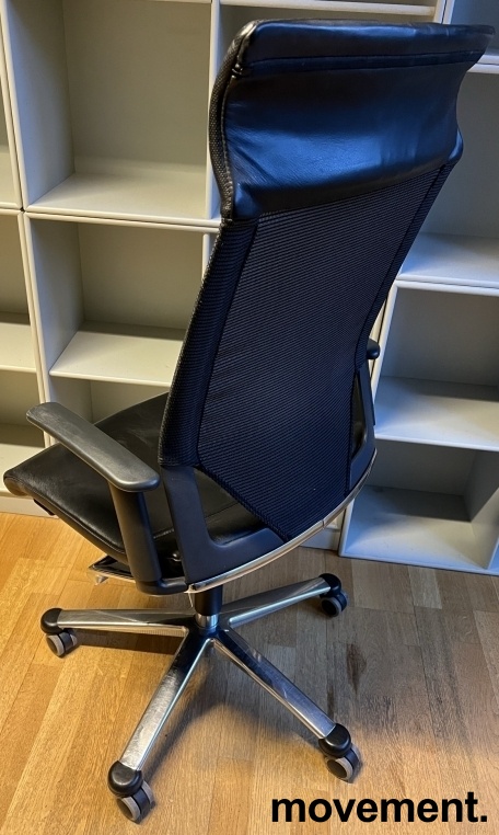 Solgt!Kontorstol i sort skinn / sort mesh - 2 / 2