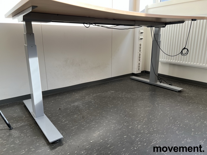 Solgt!Skrivebord med elektrisk hevsenk i - 2 / 3