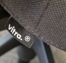 Kontorstol fra Vitra, modell ID Soft, grått stofftrekk, sort kryss, armlener, pent brukt