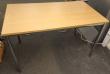 Solgt!Enkelt skrivebord i bøkelaminat / - 1 / 2