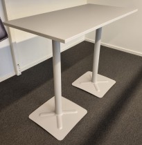 Ståbord / barbord fra Isku i lysegrått, 140x70cm, 110cm høyde, pent brukt
