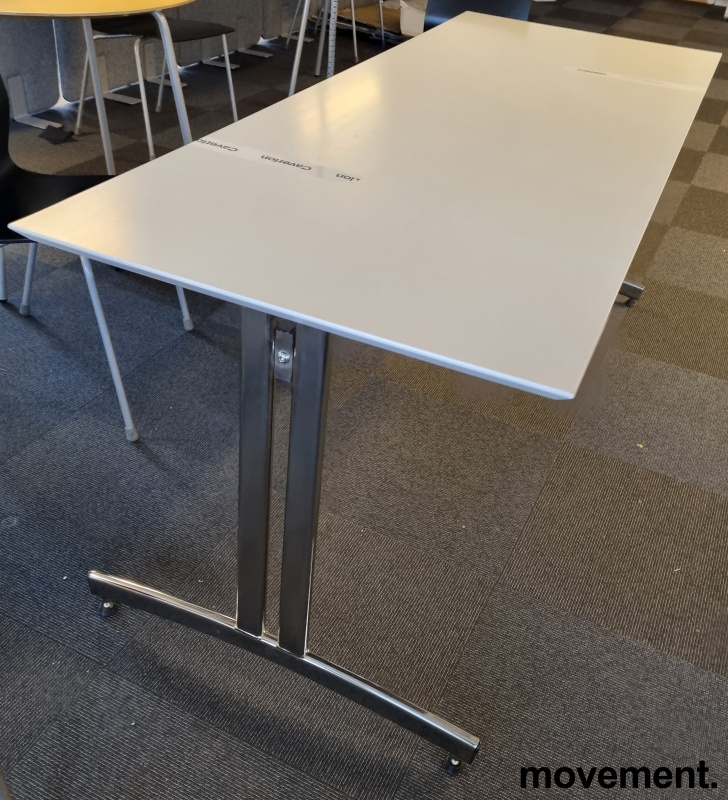 Solgt!Møtebord / kantinebord i hvitlasert - 2 / 3