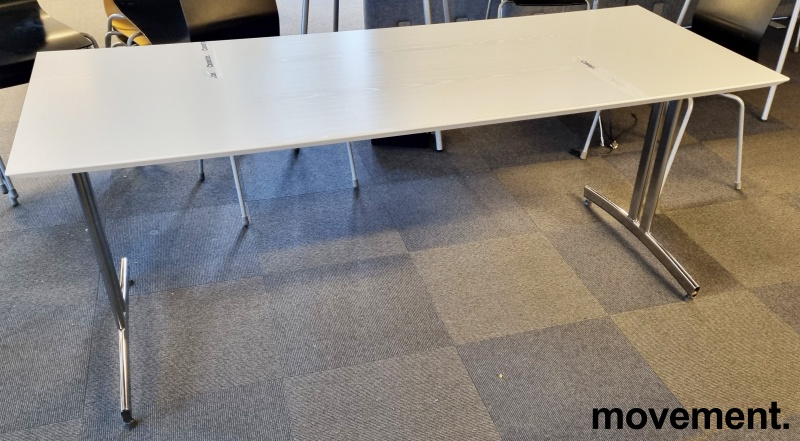 Solgt!Møtebord / kantinebord i hvitlasert - 1 / 3