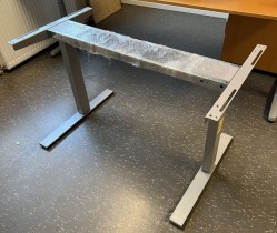 Understell for skrivebord med elektrisk hevsenk fra Edsbyn, teleskop, passer plater 120cm og større, pent brukt