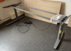 Understell for skrivebord med elektrisk hevsenk fra EFG, passer plater 180x120cm. pent brukt