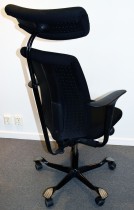 Håg H05 5500 kontorstol i sort med nakkepute og swingbackarmlener, sort kryss, pent brukt