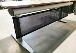 Skrivebord elektrisk hevsenk fra Duba med hjørneplate 200x120cm, brukt med noe slitasje i plate