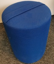Sittepuff / vippestol / vippetønne i blått stoff, Ø=32cm, høyde 49cm, pent brukt