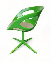 Konferansestol i grønt / lyst brunt fra Fritz Hansen, modell Rin, design: Hiromichi Konno, pent brukt