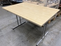 Klappbord i bjerk laminat, understell i grått, 120x80cm bordplate, pent brukt