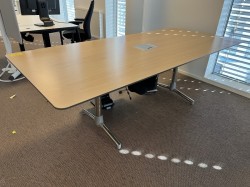 NEXT kompakt møtebord i eik med grå kant fra ForaForm, 220x100cm, 6-8 personer, pent brukt