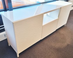 Skjenk / møbel for TV / møterom, 180cm bredde, pent brukt