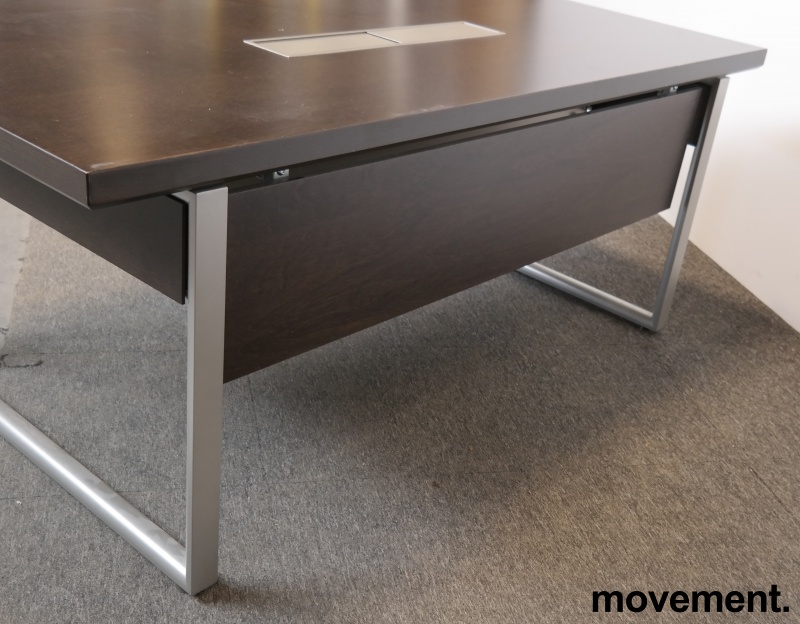 Solgt!Kinnarps Deciso skrivebord i - 2 / 5