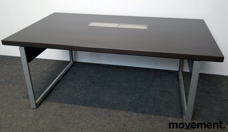 Solgt!Kinnarps Deciso skrivebord i - 1 / 5