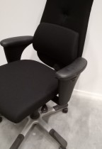 Håg Signet kontorstol med høy rygg og korsryggspute NYTRUKKET i sort, pent brukt
