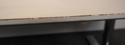 Møtebord / konferansebord i hvitt / krom fra Holmris, 180x90cm, brukt med noe slitasje
