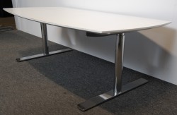 Møtebord / konferansebord i hvitt / krom fra Holmris, 180x90cm, brukt med noe slitasje