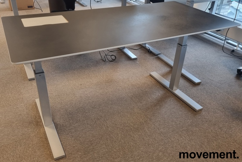 Solgt!Skrivebord med elektrisk hevsenk i - 2 / 6