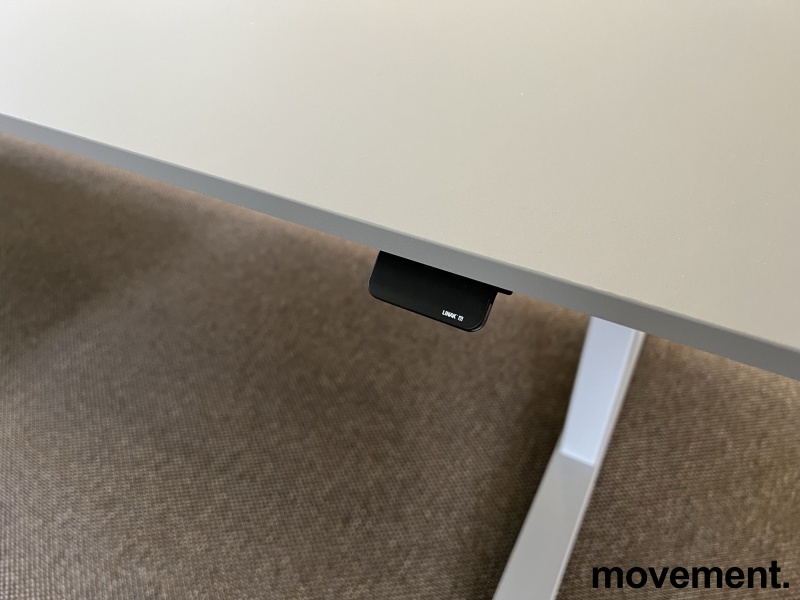 Solgt!Skrivebord med elektrisk hevsenk i - 2 / 3