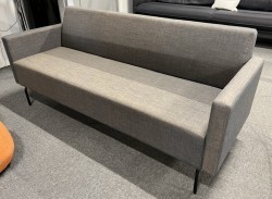 Loungesofa: VAD Pivot 3-seter sofa, nytrukket i blå/brunmelert stoff, 188cm bredde, pent brukt